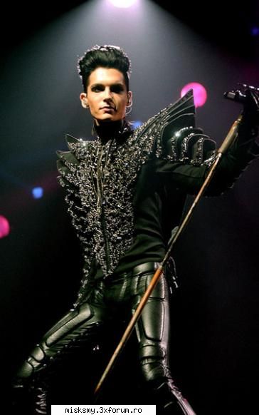 :nebun: tokio hotel au inceput un turneu mondial