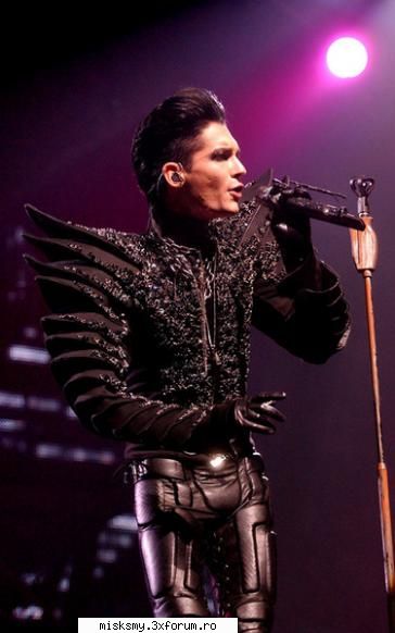 Tokio Hotel au inceput un turneu mondial - ♥PiNgUiNuL RoZ♥ - � Tokio Hotel �