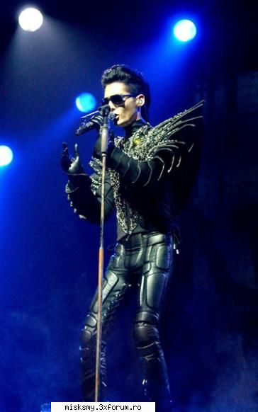 Tokio Hotel au inceput un turneu mondial - ♥PiNgUiNuL RoZ♥ - � Tokio Hotel �