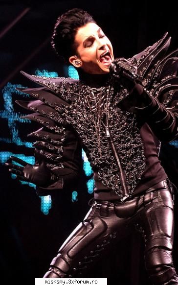 Tokio Hotel au inceput un turneu mondial - ♥PiNgUiNuL RoZ♥ - � Tokio Hotel �