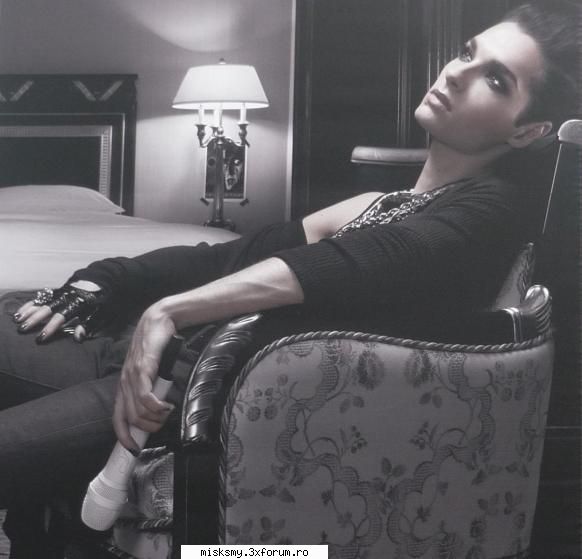 defapt acest linq e d la site-ul oficial tokio hotel acolo totul  cu si lincurile siteurilor